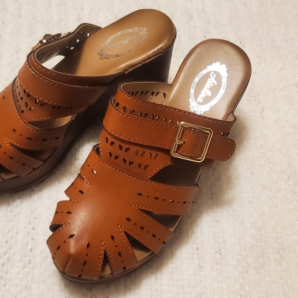 NWOT never wore size 6 - Picture 1 of 3